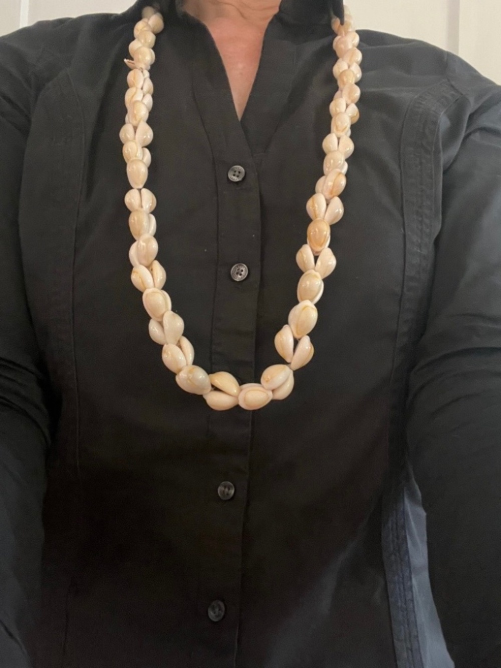 Cowrie Shell Necklace 1970s x 17” long
